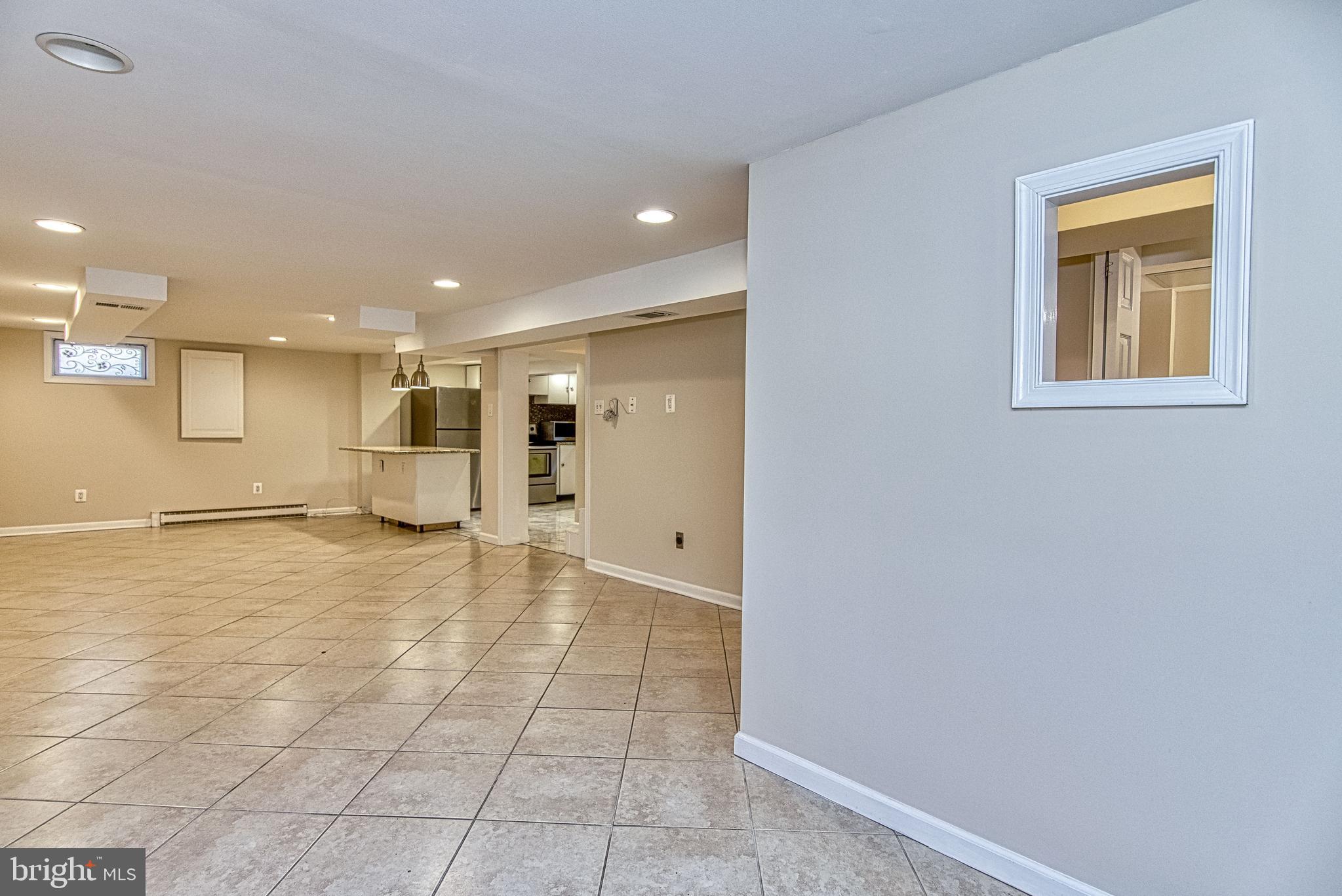 BROYHILL PARK - Residential Lease