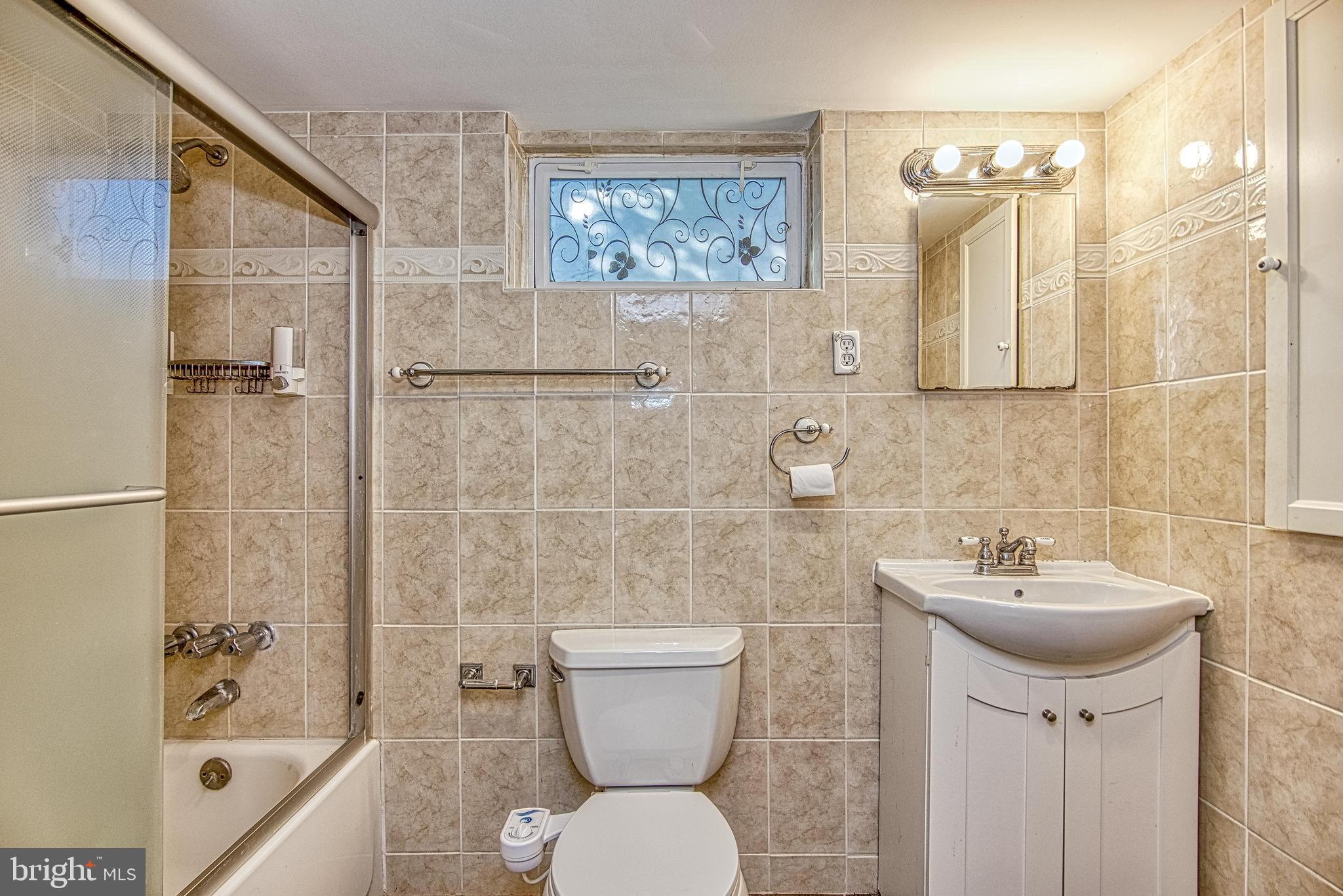 BROYHILL PARK - Residential Lease