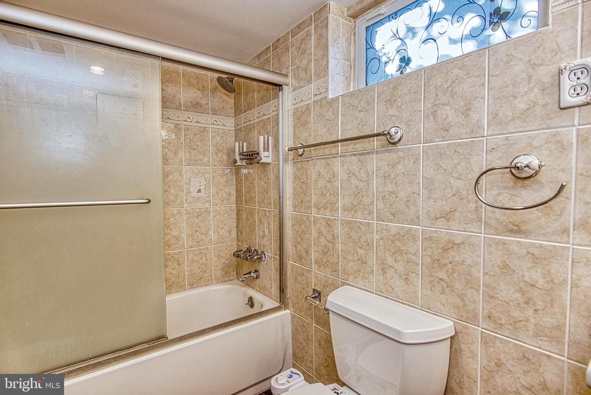 BROYHILL PARK - Residential Lease