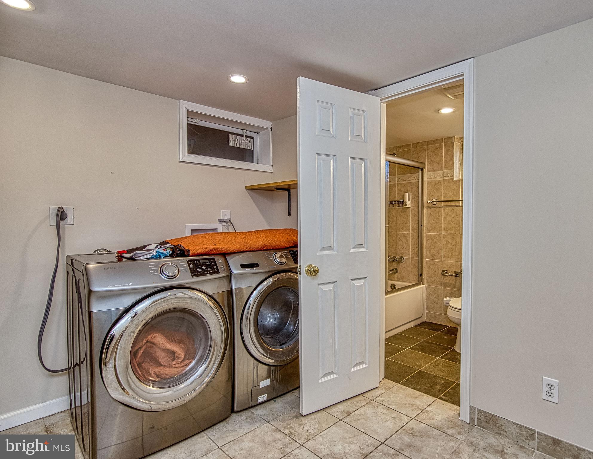 BROYHILL PARK - Residential Lease