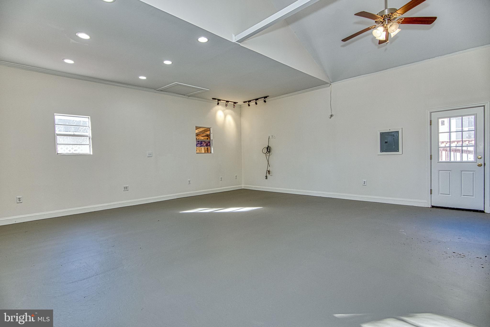 BROYHILL PARK - Residential Lease