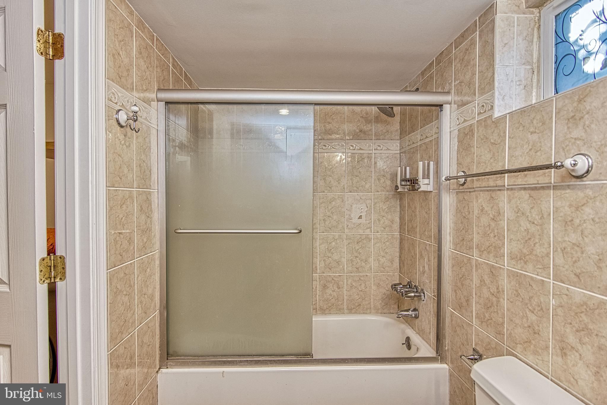 BROYHILL PARK - Residential Lease