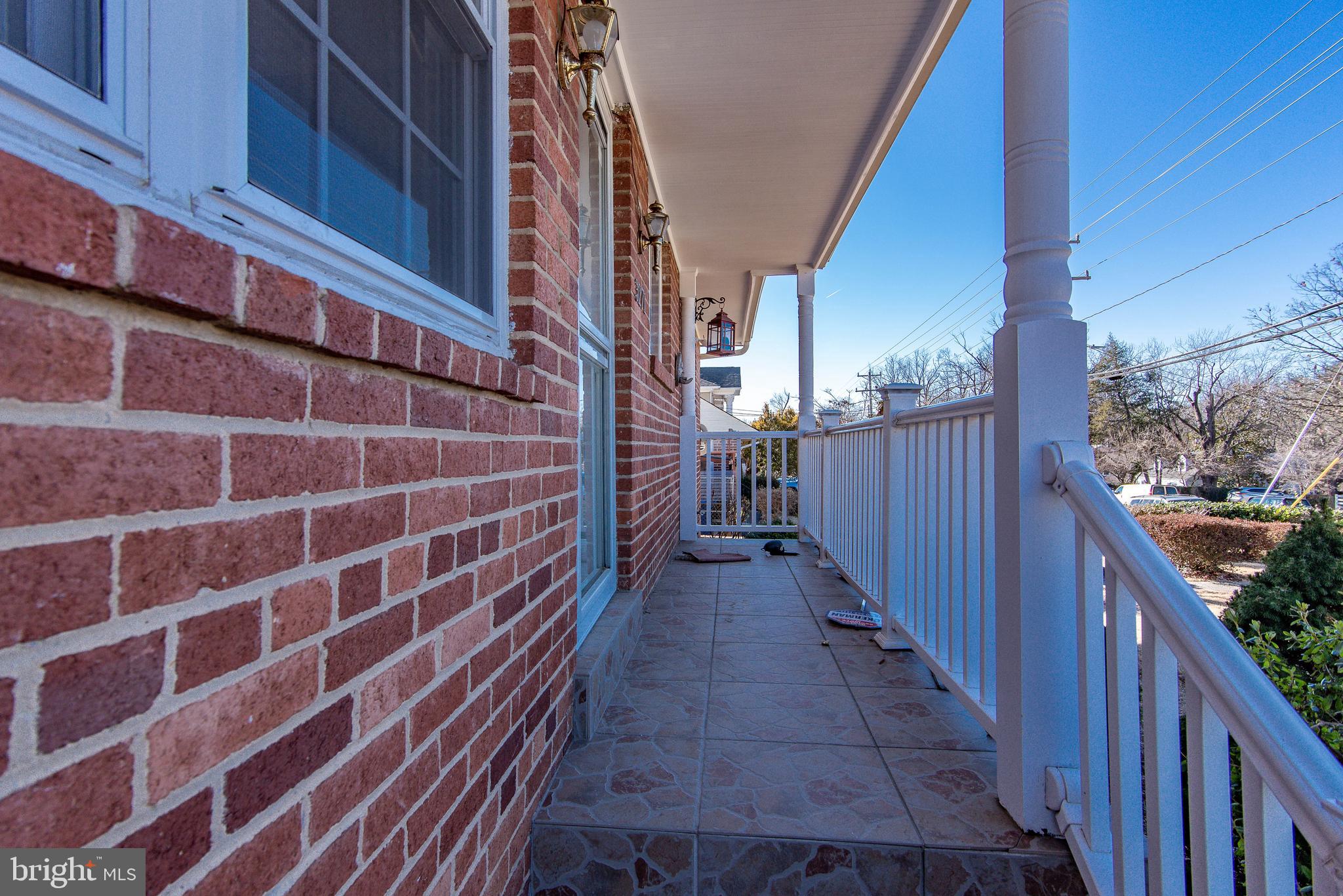 BROYHILL PARK - Residential Lease