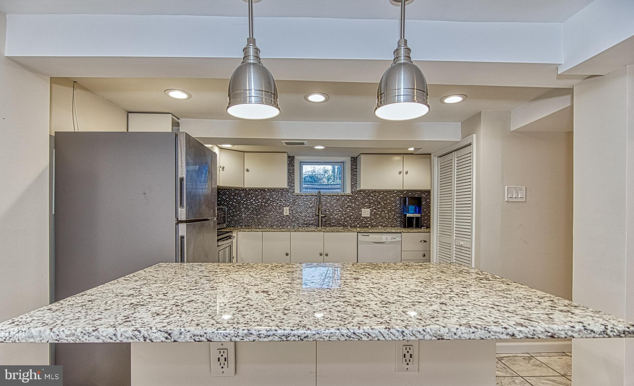 BROYHILL PARK - Residential Lease