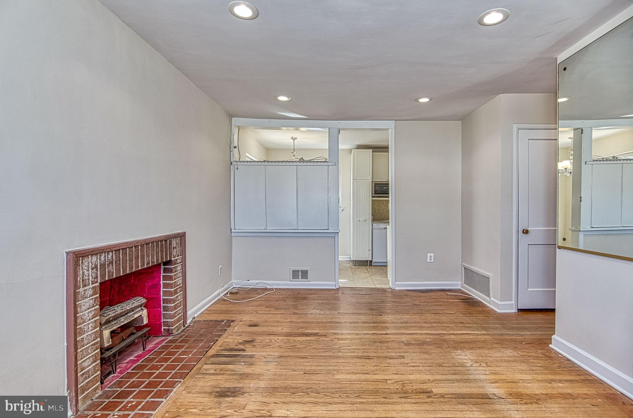 BROYHILL PARK - Residential Lease