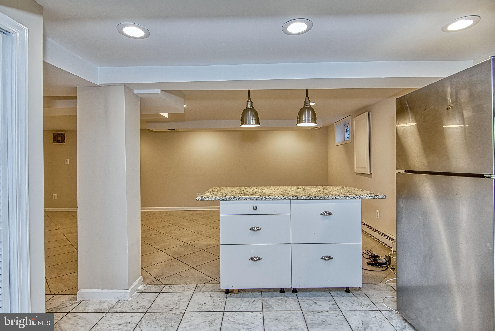 BROYHILL PARK - Residential Lease