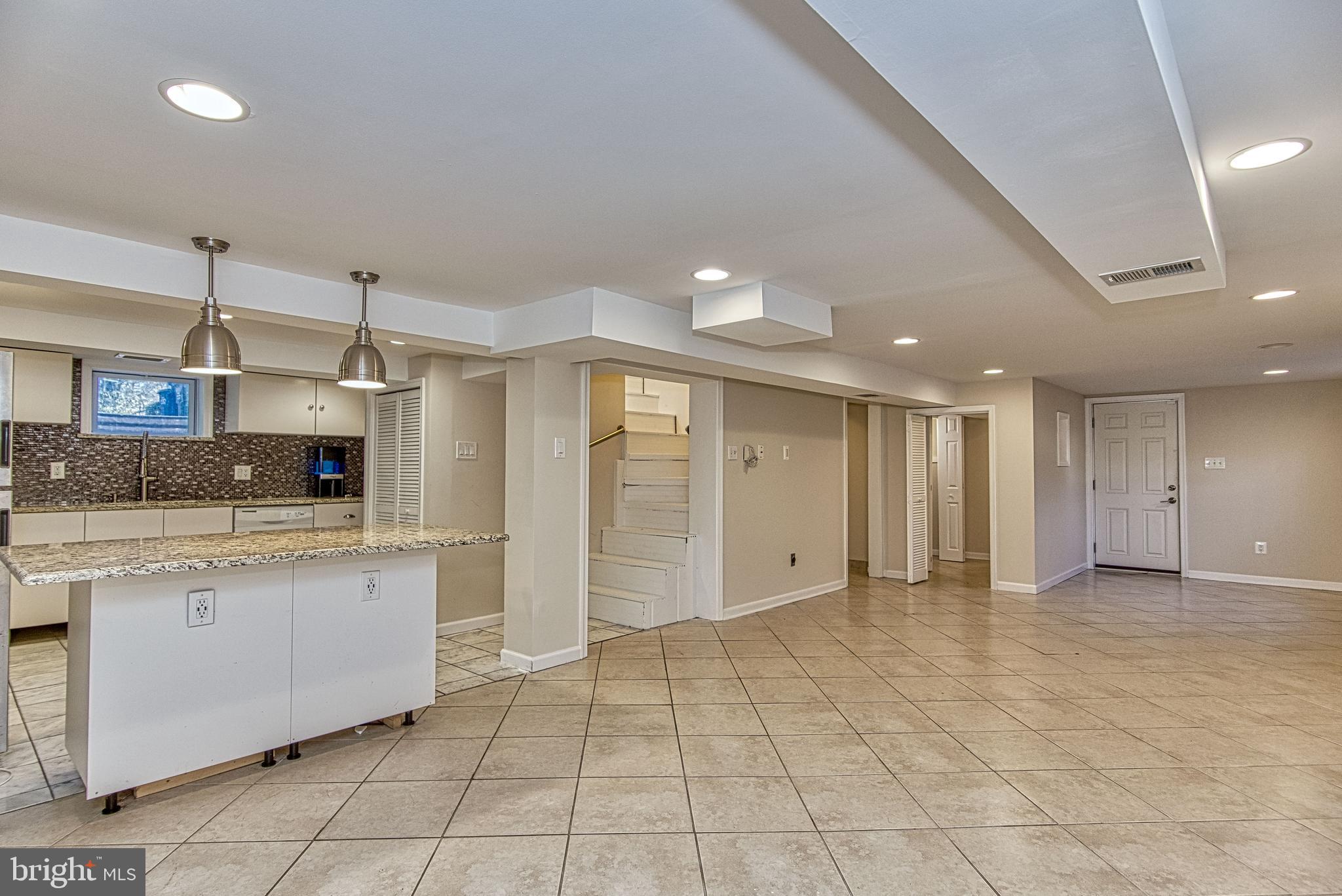 BROYHILL PARK - Residential Lease