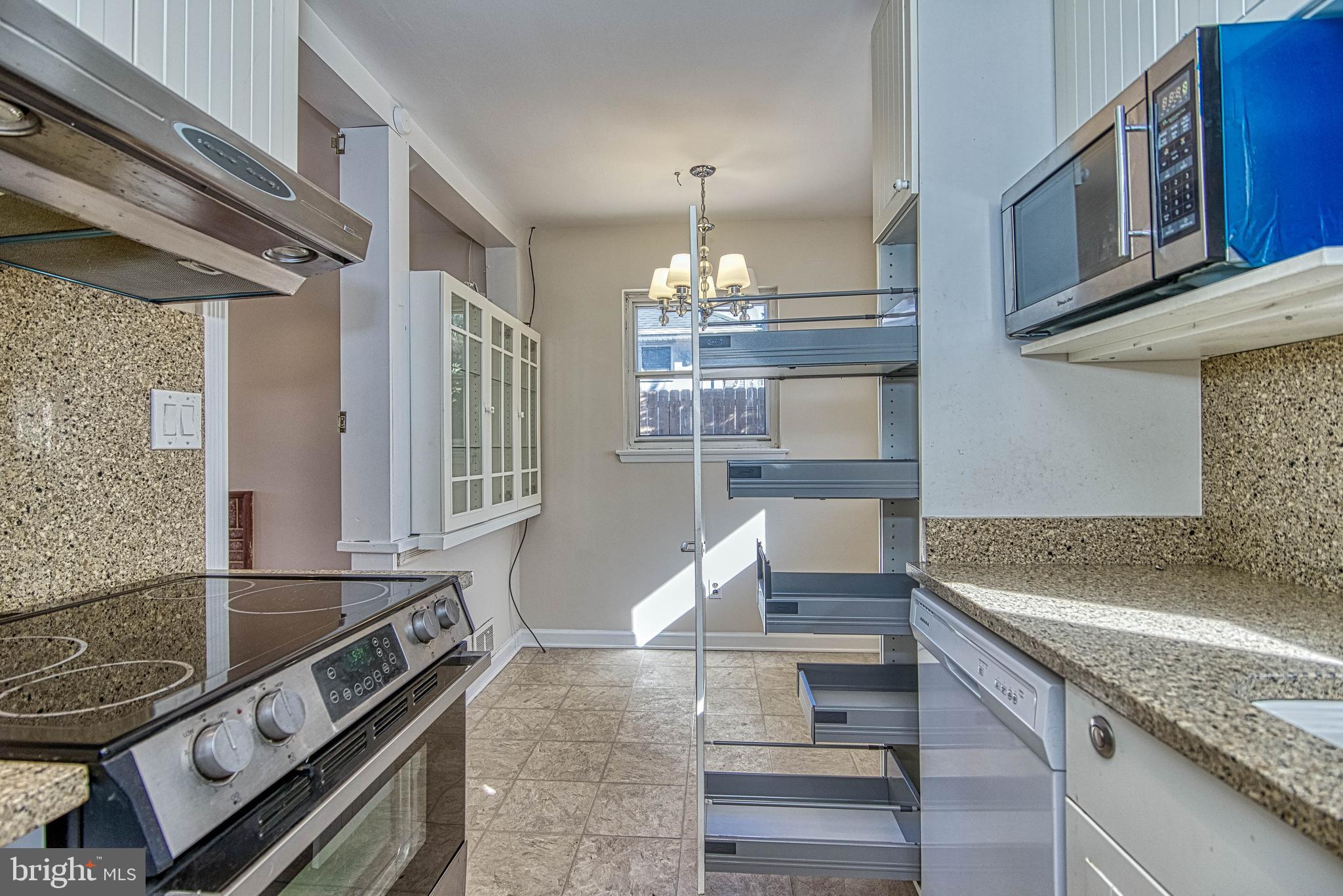 BROYHILL PARK - Residential Lease