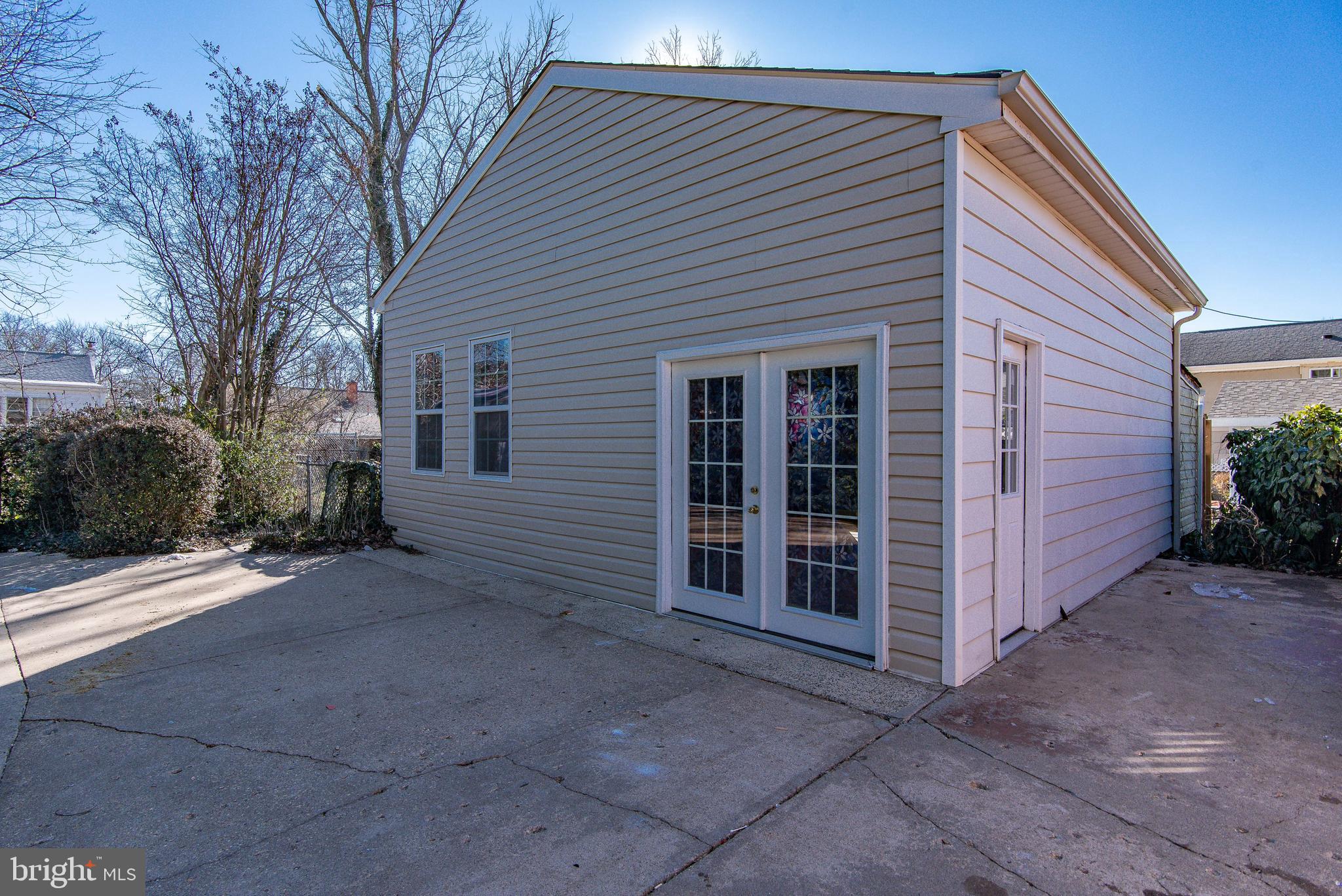 BROYHILL PARK - Residential Lease