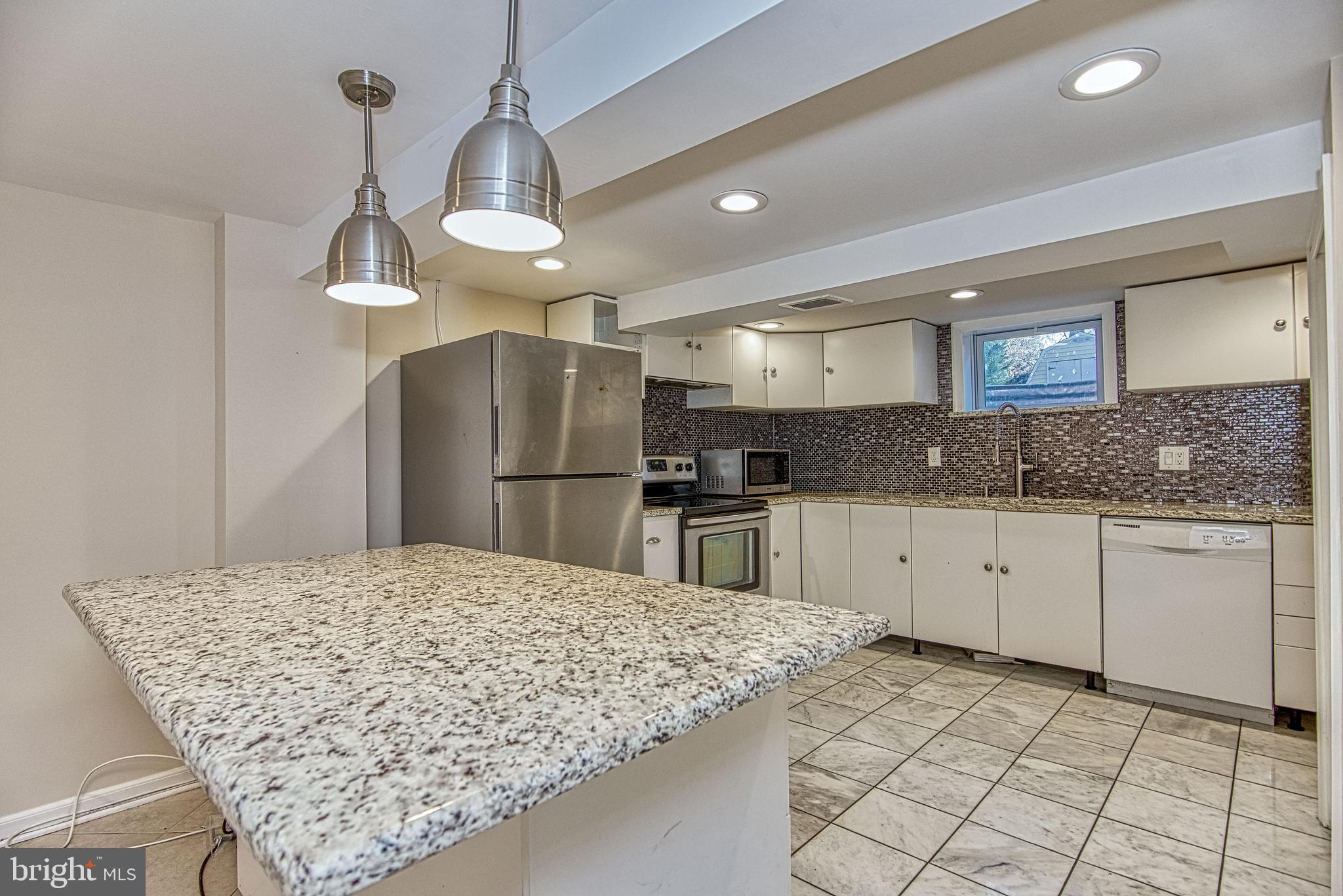 BROYHILL PARK - Residential Lease