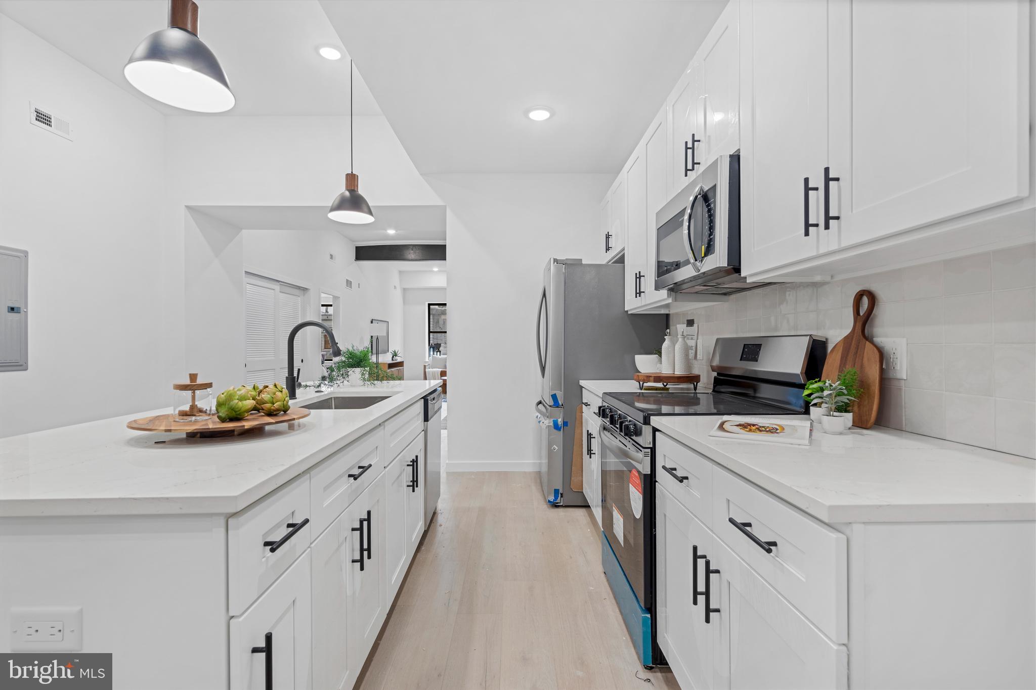 PORT RICHMOND - Residential Lease