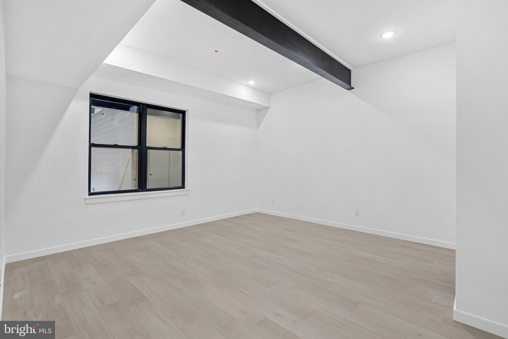 PORT RICHMOND - Residential Lease