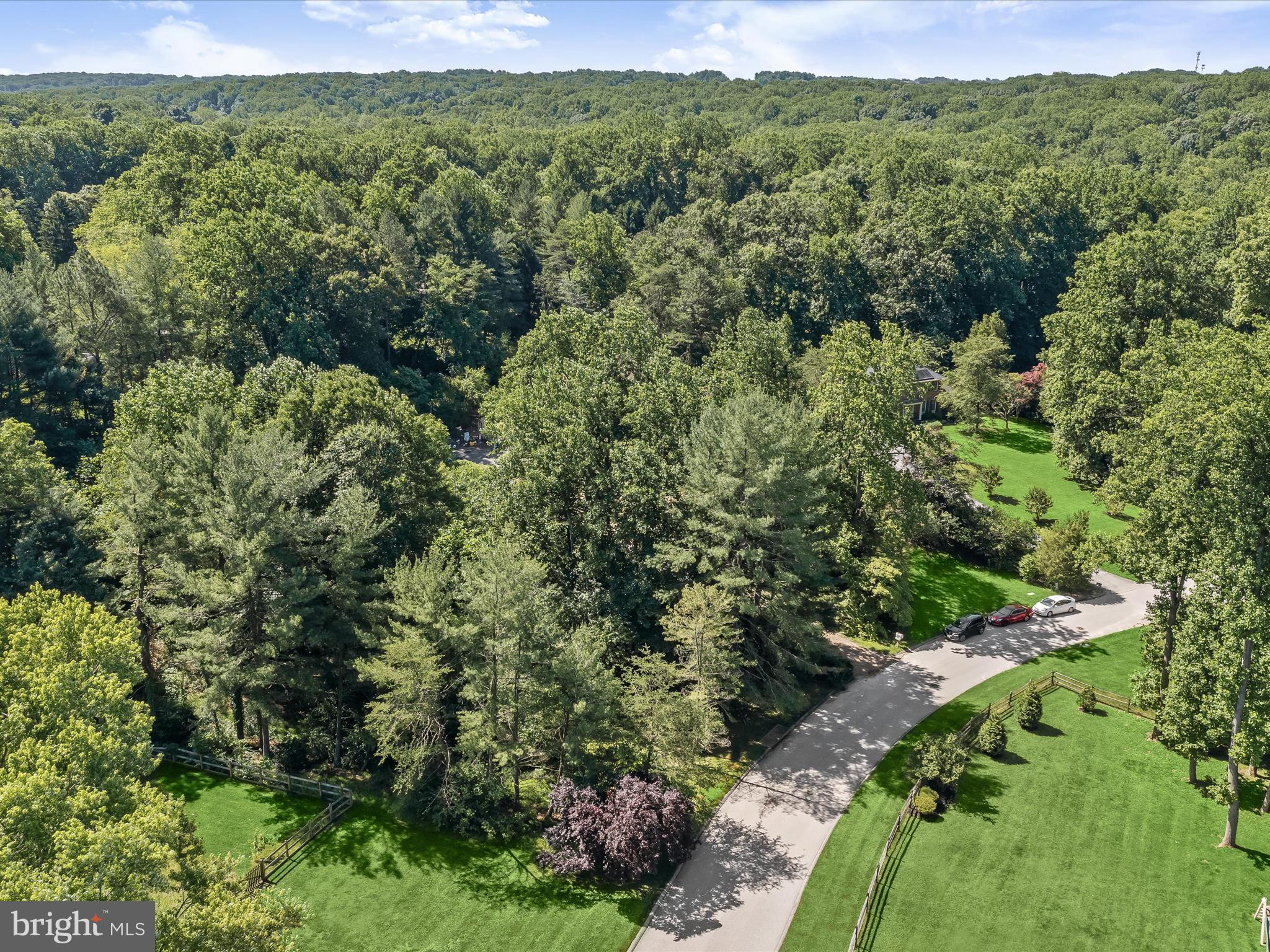 Beautiful Neighborhood in a great location. This is Lot 27 (10707) Moosberger Court. Build your Dream Home On this Private Cul De Sac Location. Bring your Builder or Choose from Our List of recommended Builders.