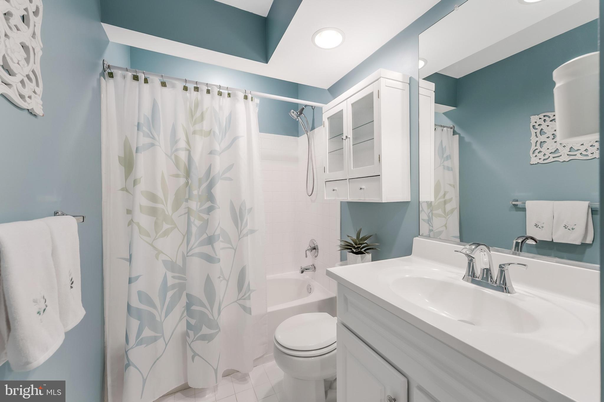 WILLOWS OF POTOMAC - Residential