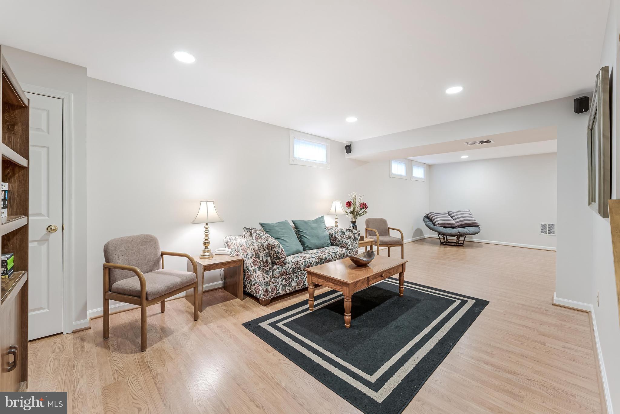 WILLOWS OF POTOMAC - Residential