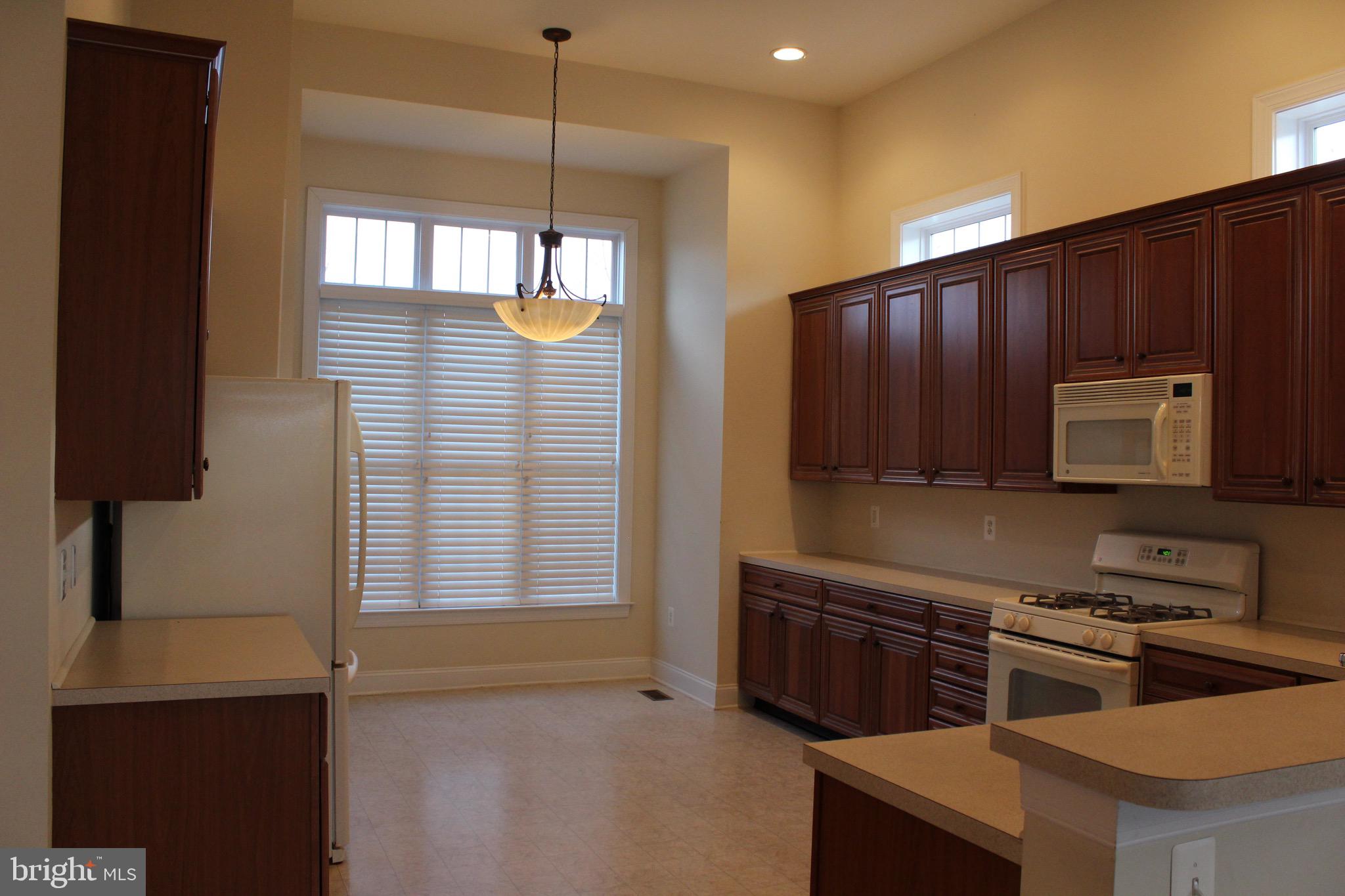 DOMINION VALLEY COUNTRY CLUB - Residential Lease