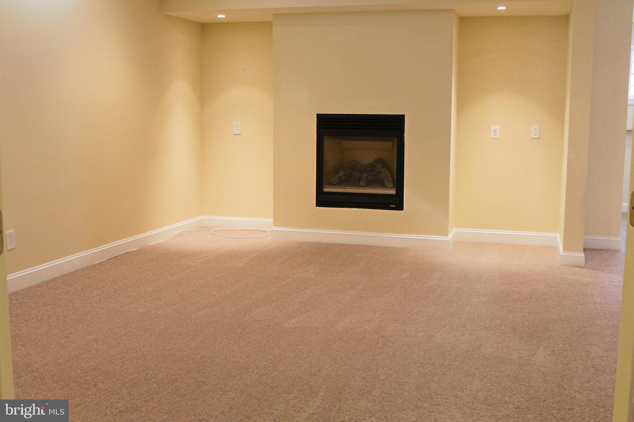 DOMINION VALLEY COUNTRY CLUB - Residential Lease