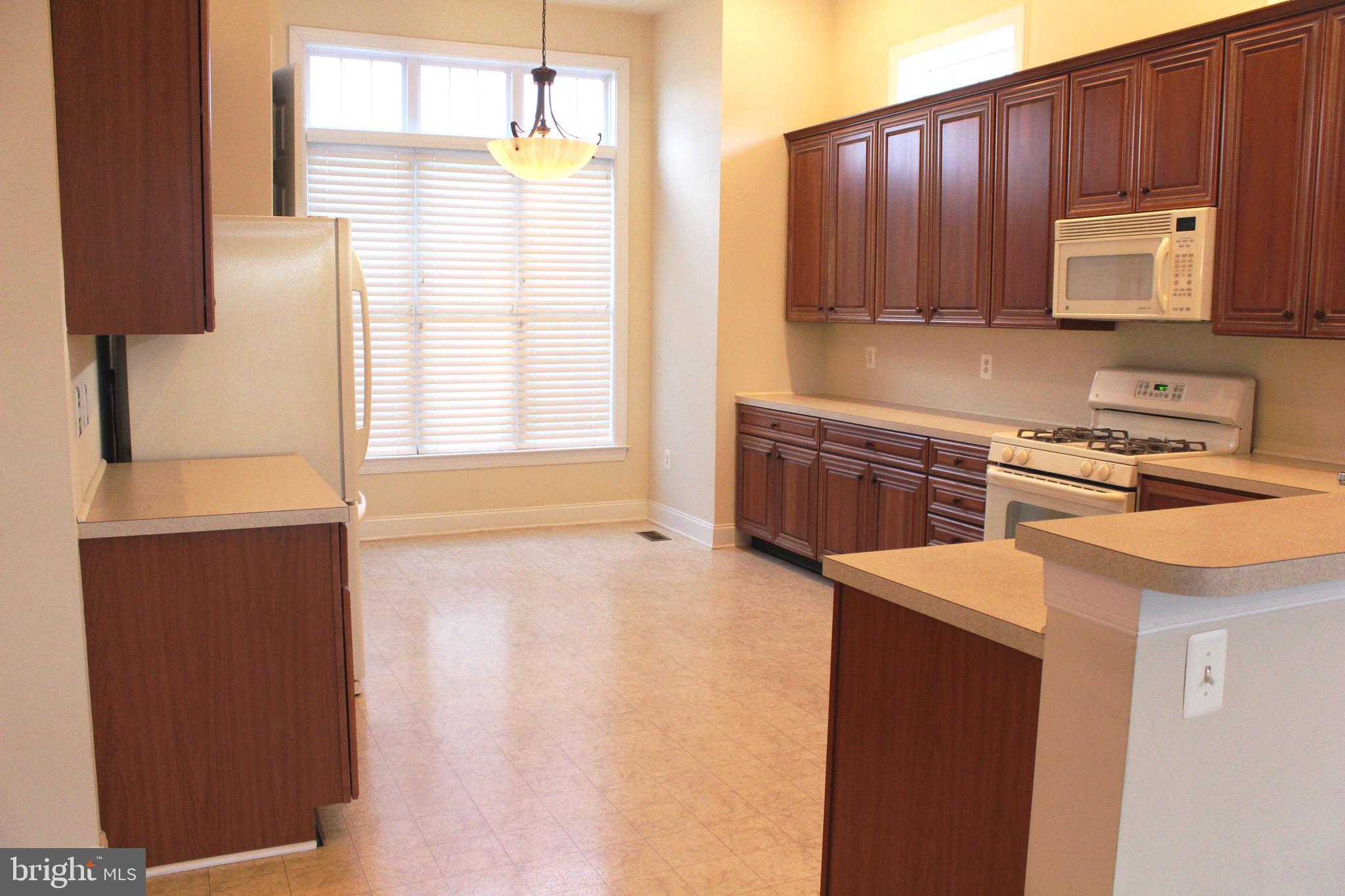 DOMINION VALLEY COUNTRY CLUB - Residential Lease