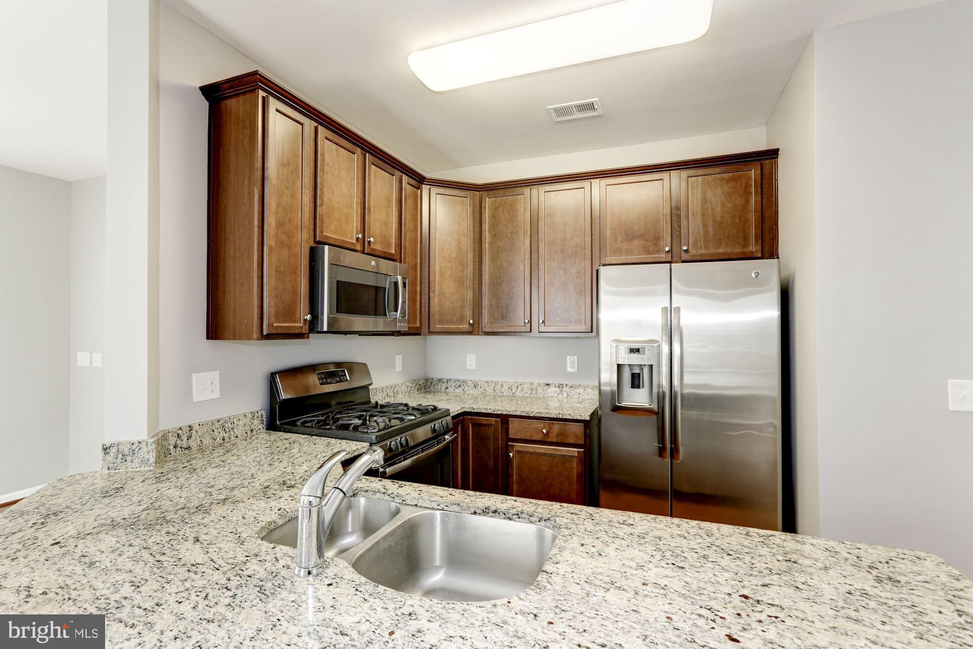 MERCER PARK CONDOMINIUM - Residential Lease