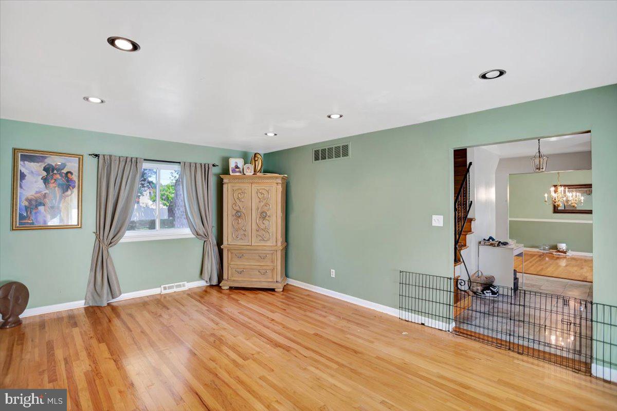 KINGS POINT - Residential