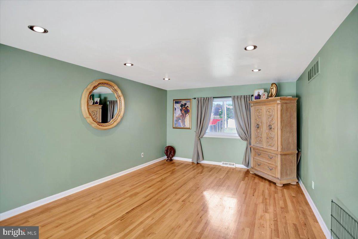 KINGS POINT - Residential