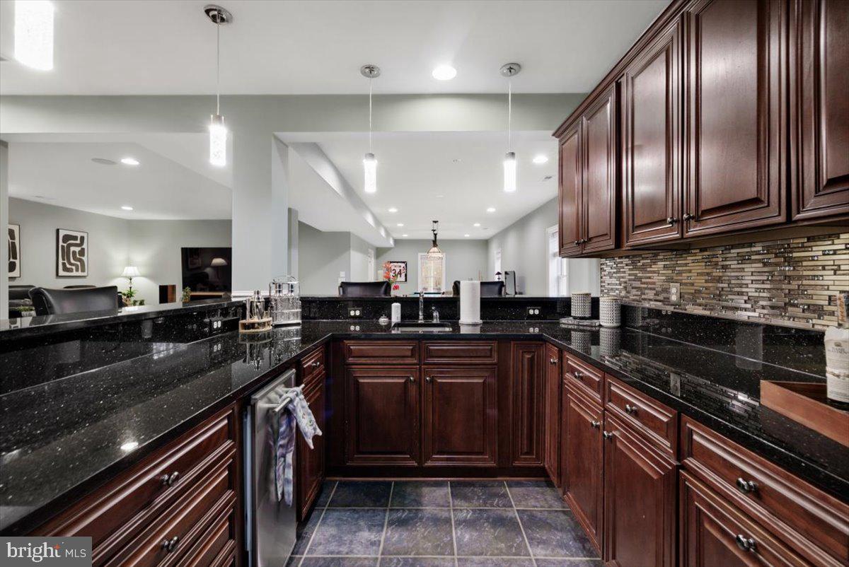 VILLAGE OF WAXPOOL - Residential