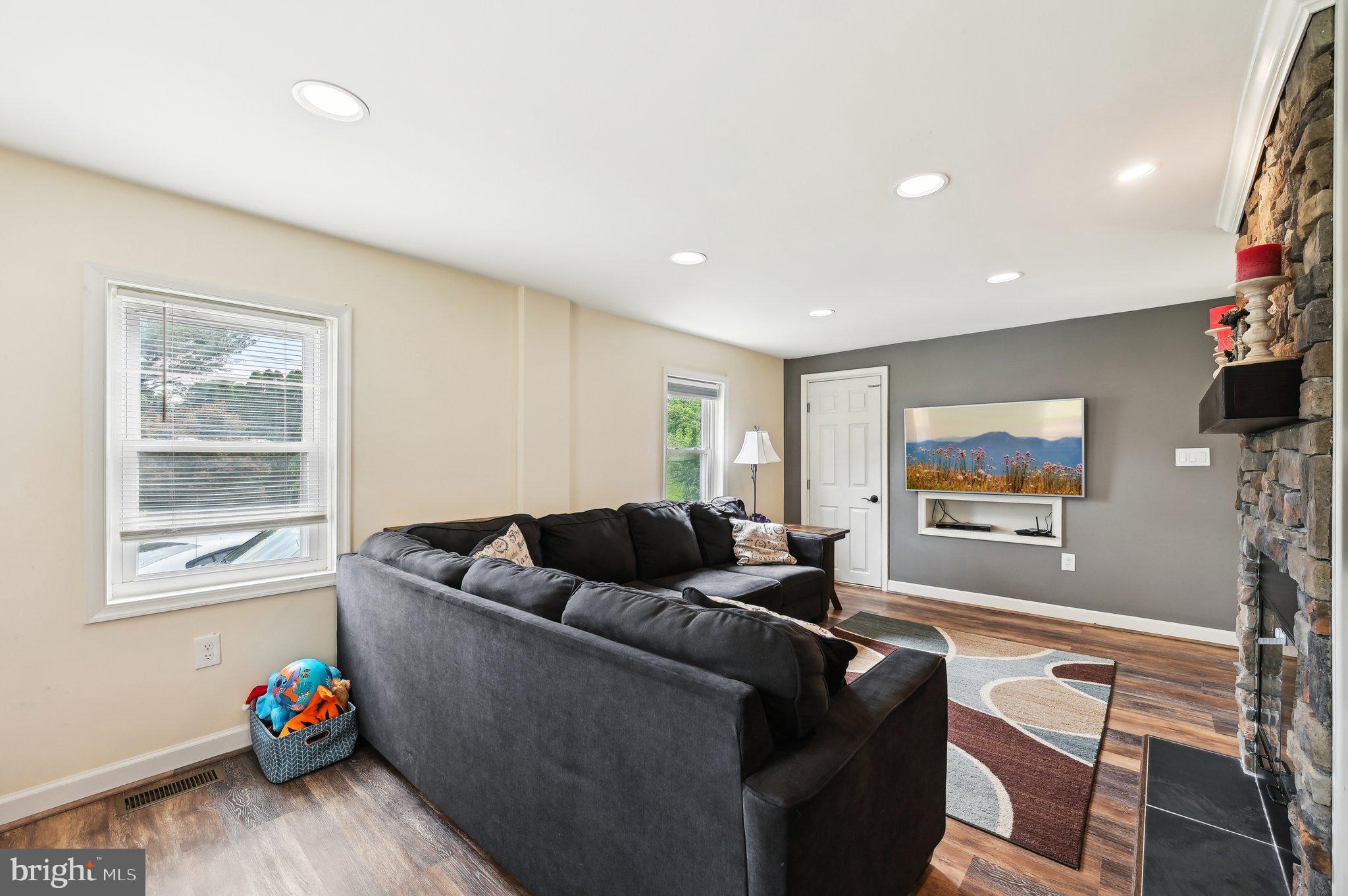 KINGSVILLE - Residential