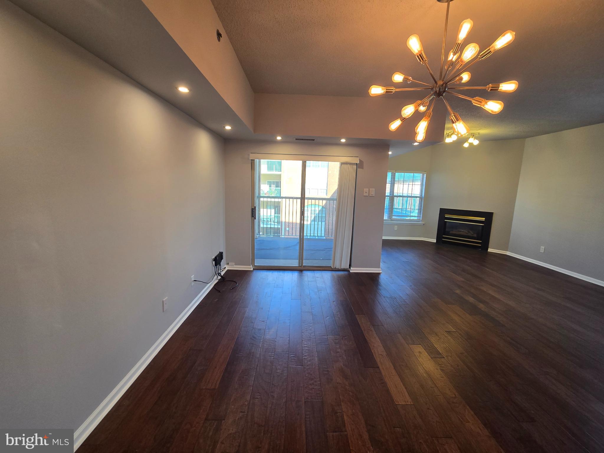 MAIN STREET - Residential