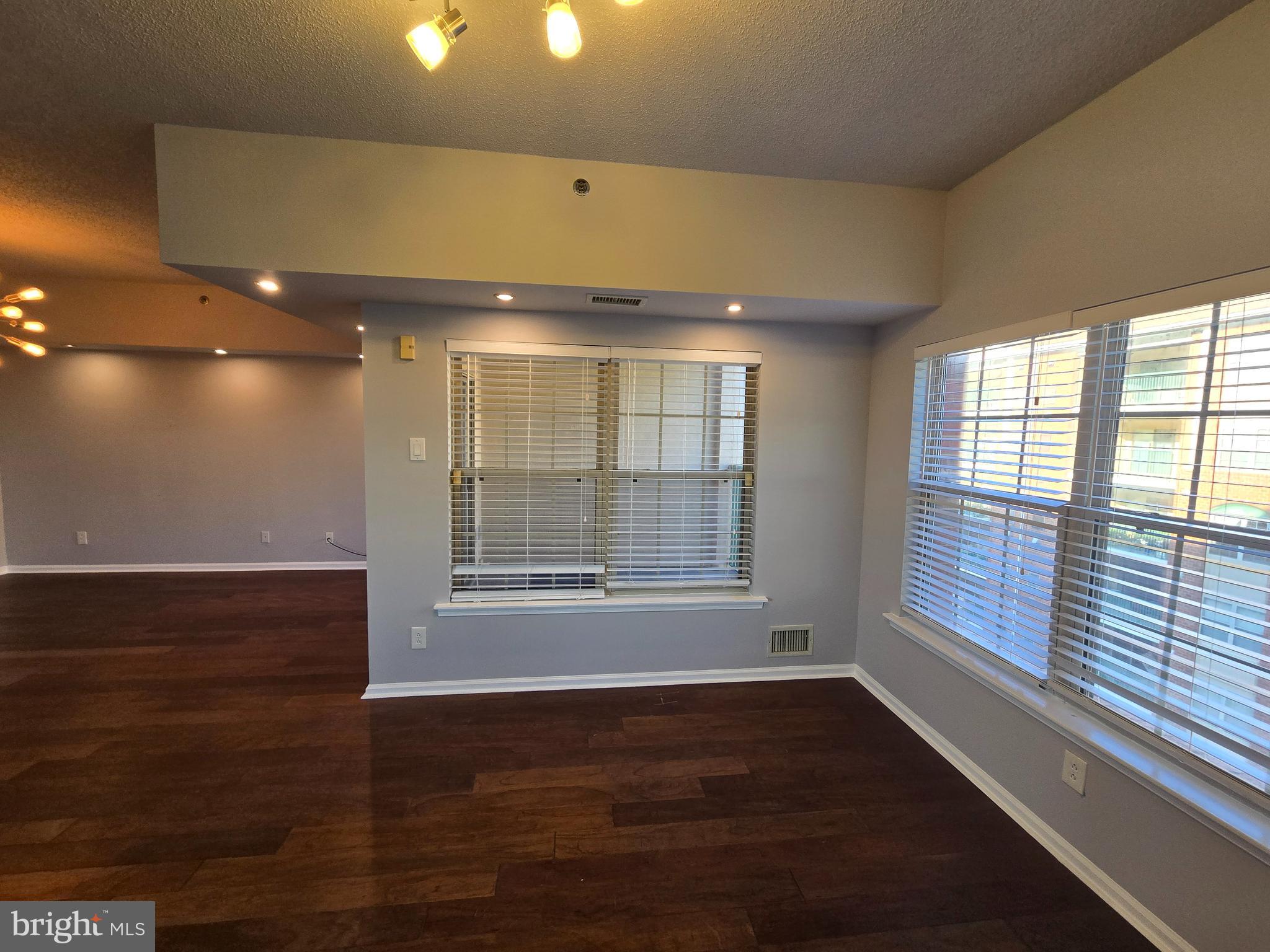 MAIN STREET - Residential