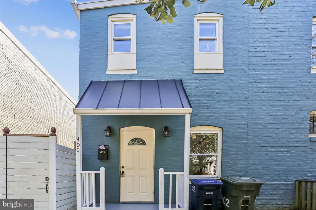 Photo of 400 15th Street SE, WASHINGTON, DC 20003 (MLS # DCDC2225294)