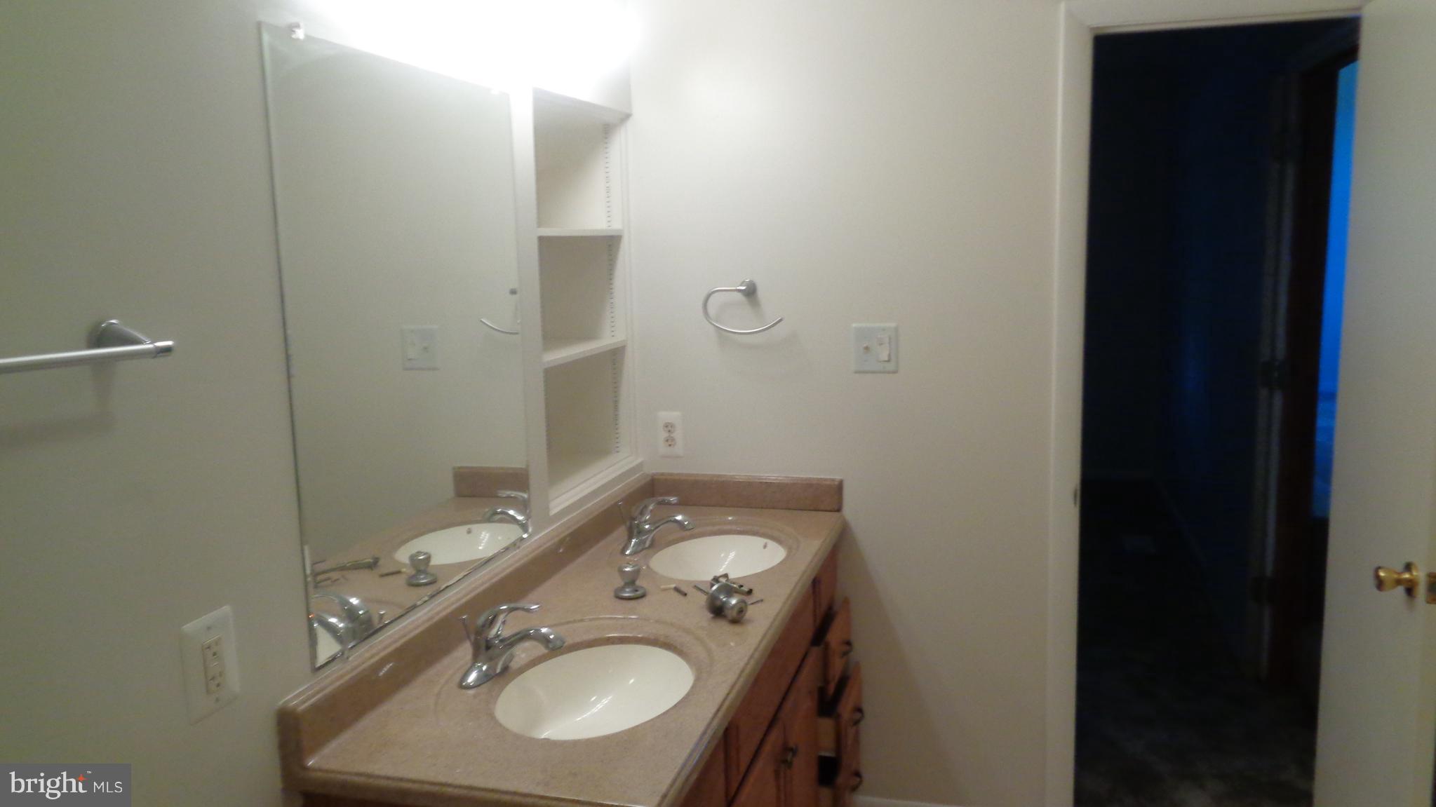 WINEWOOD - Residential Lease