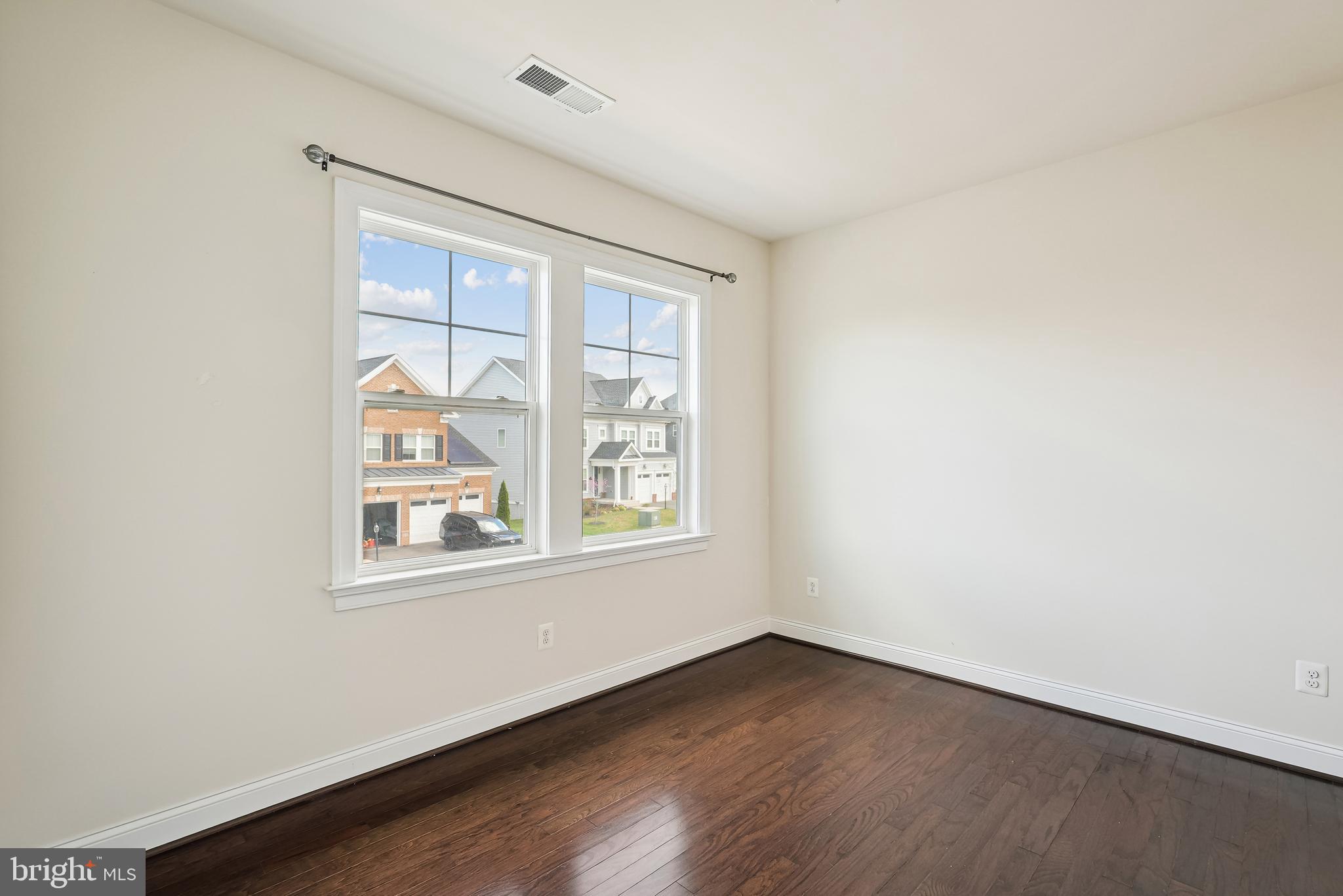 WESTBURY GLEN - Residential