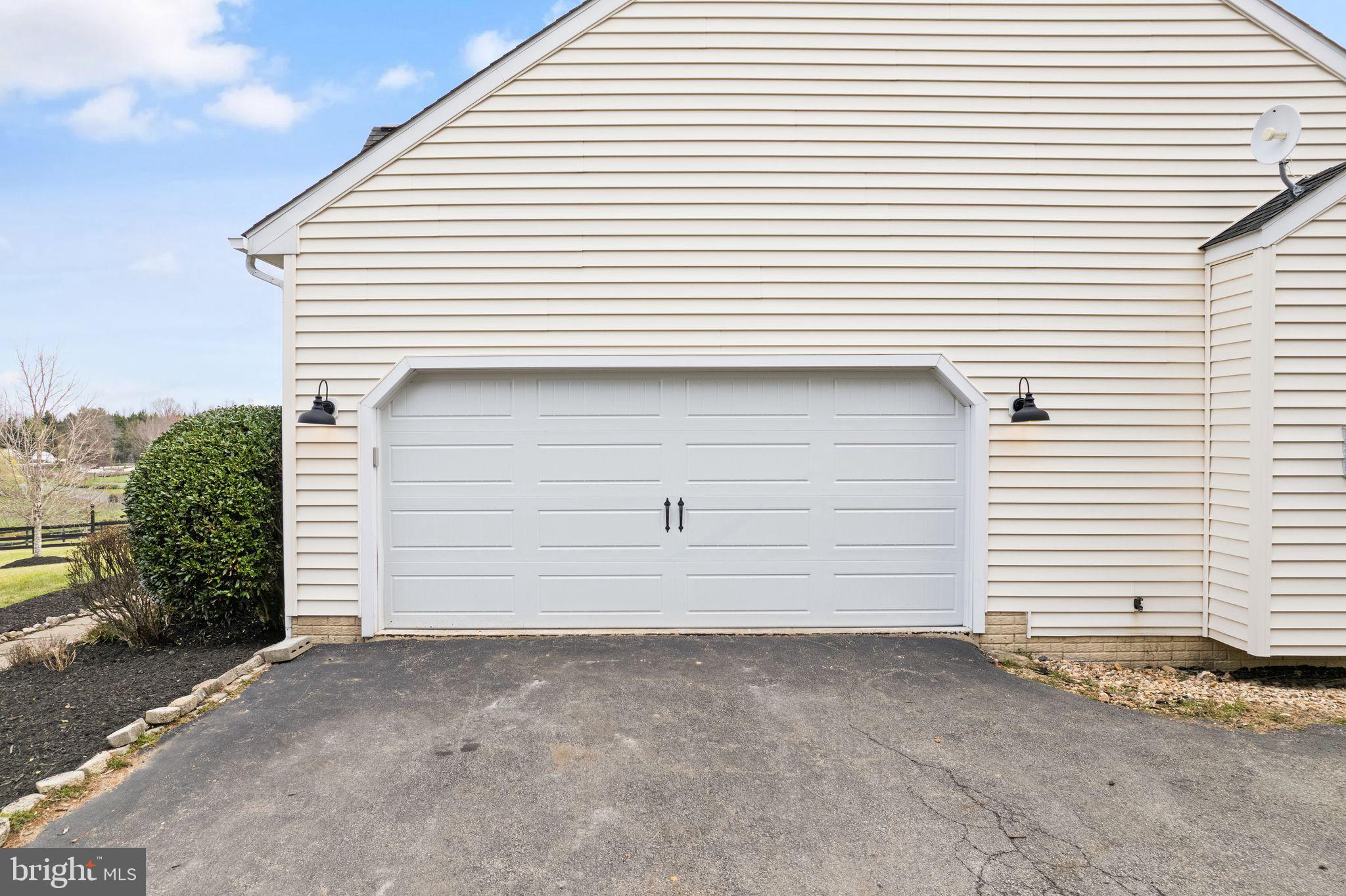 GOOSE CREEK CHASE - Residential