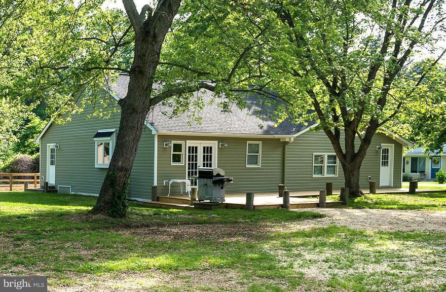 Newly renovated 3BR 3FB (two are master bedrooms) 1,700 sqft island rambler. Home completely custom remodeled w/all new systems and appliances. Custom hardwood and Ceramic tile throughout.  25x22 detached 2 car garage w/elec & plumbing, 16x16 shed w/upper lvl loft.  Water view lot.  Walk to marinas, water front restaurants and various points of water access. Close to golf course. Shows very well!