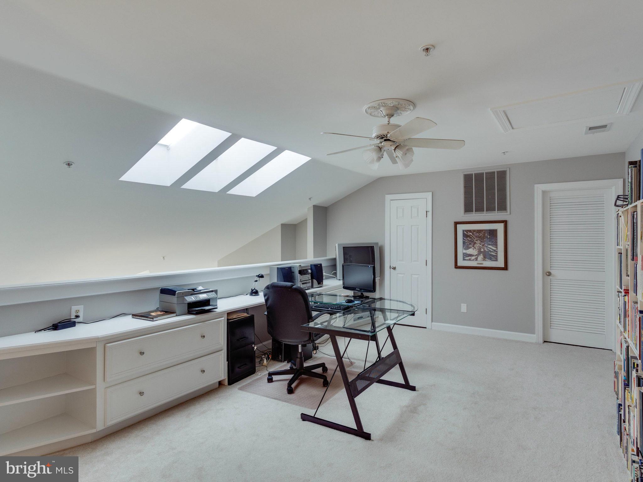 FAIRFIELD HOUSE - Residential