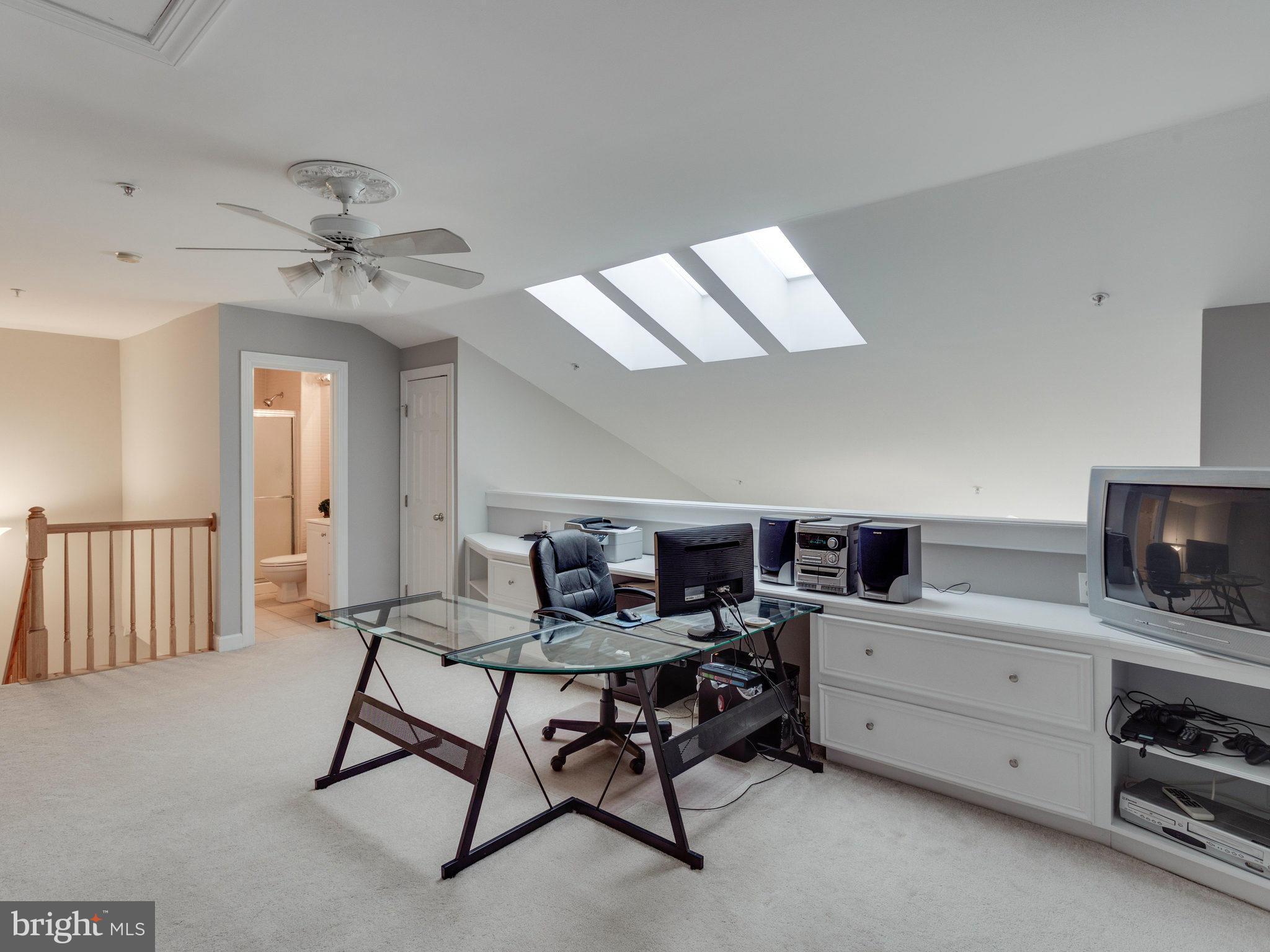 FAIRFIELD HOUSE - Residential