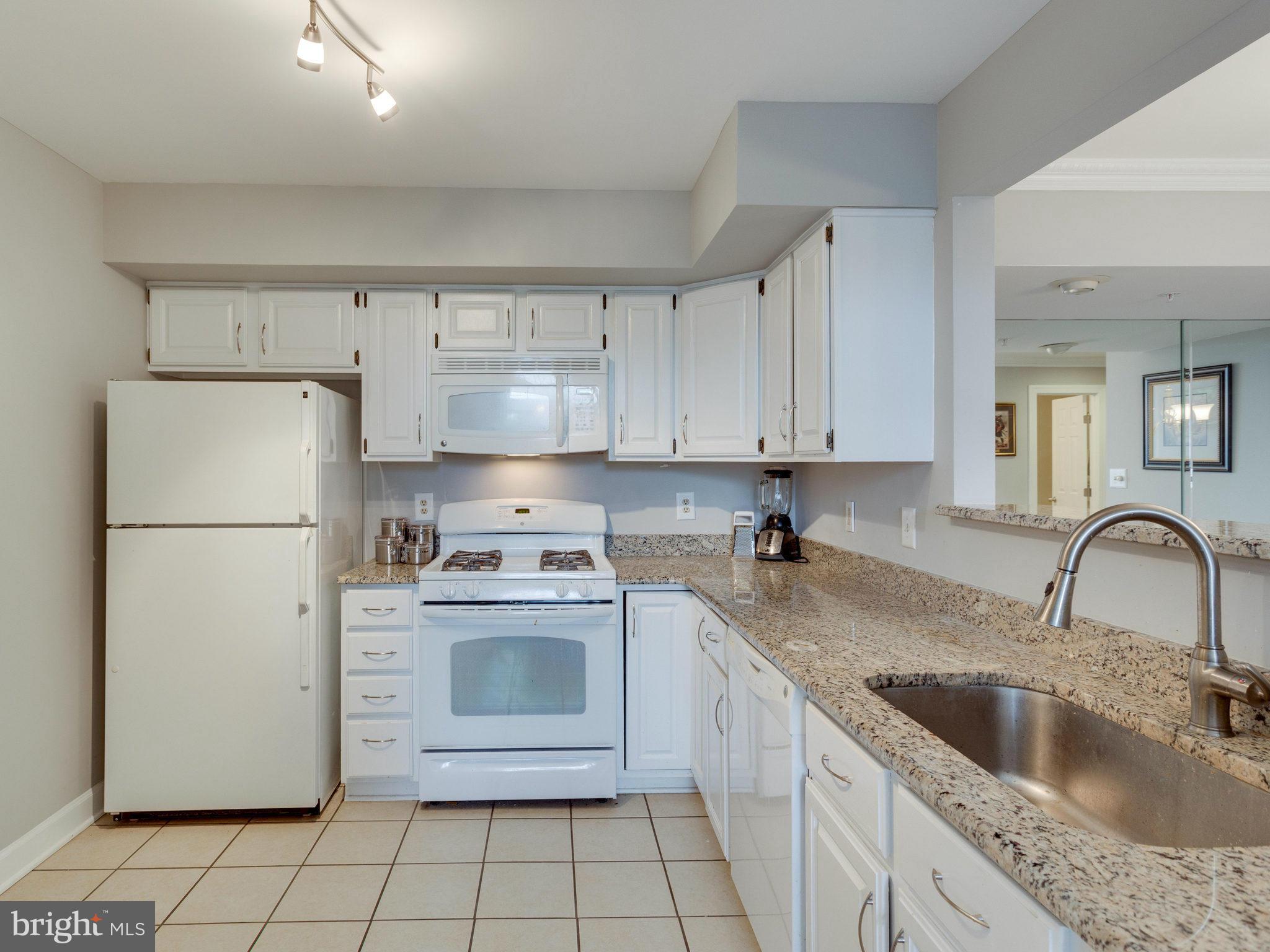 FAIRFIELD HOUSE - Residential