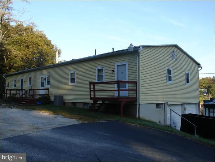 Two bedroom, one bathroom apartment.
Note: Applicant must fill out an application and be approved PRIOR to viewing the property. The online application can be found on our website. You can apply for this property under the property description.