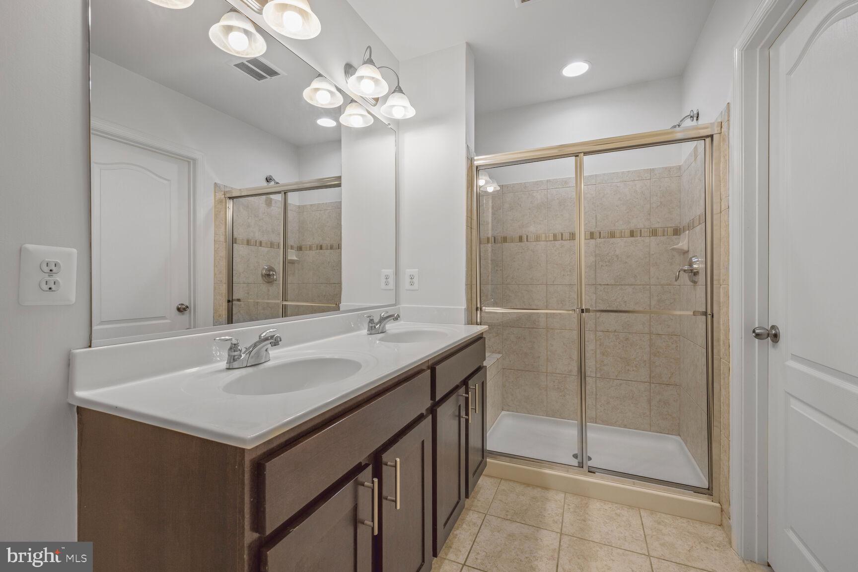 SUMMIT CROSSING CODM - Residential Lease