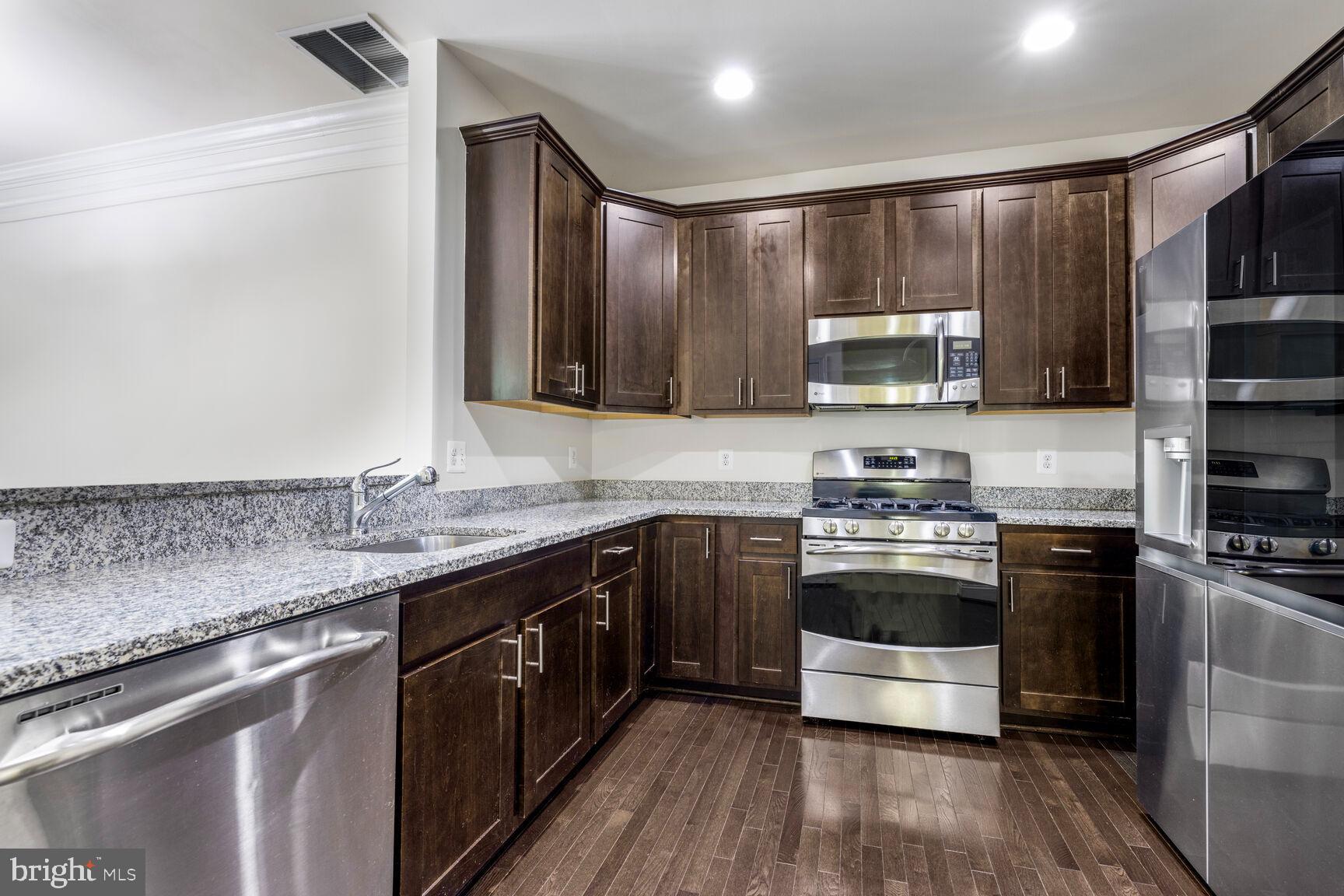 SUMMIT CROSSING CODM - Residential Lease