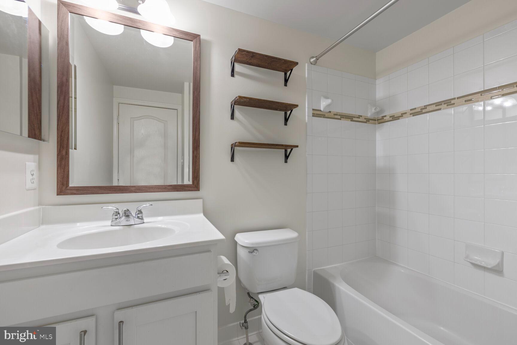 SUMMIT CROSSING CODM - Residential Lease