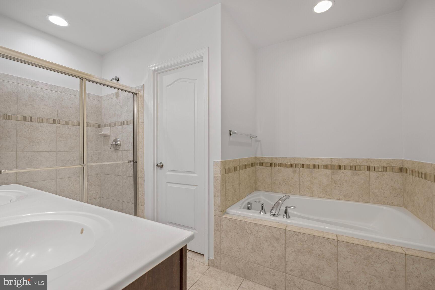 SUMMIT CROSSING CODM - Residential Lease