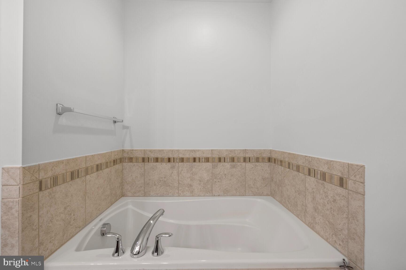 SUMMIT CROSSING CODM - Residential Lease