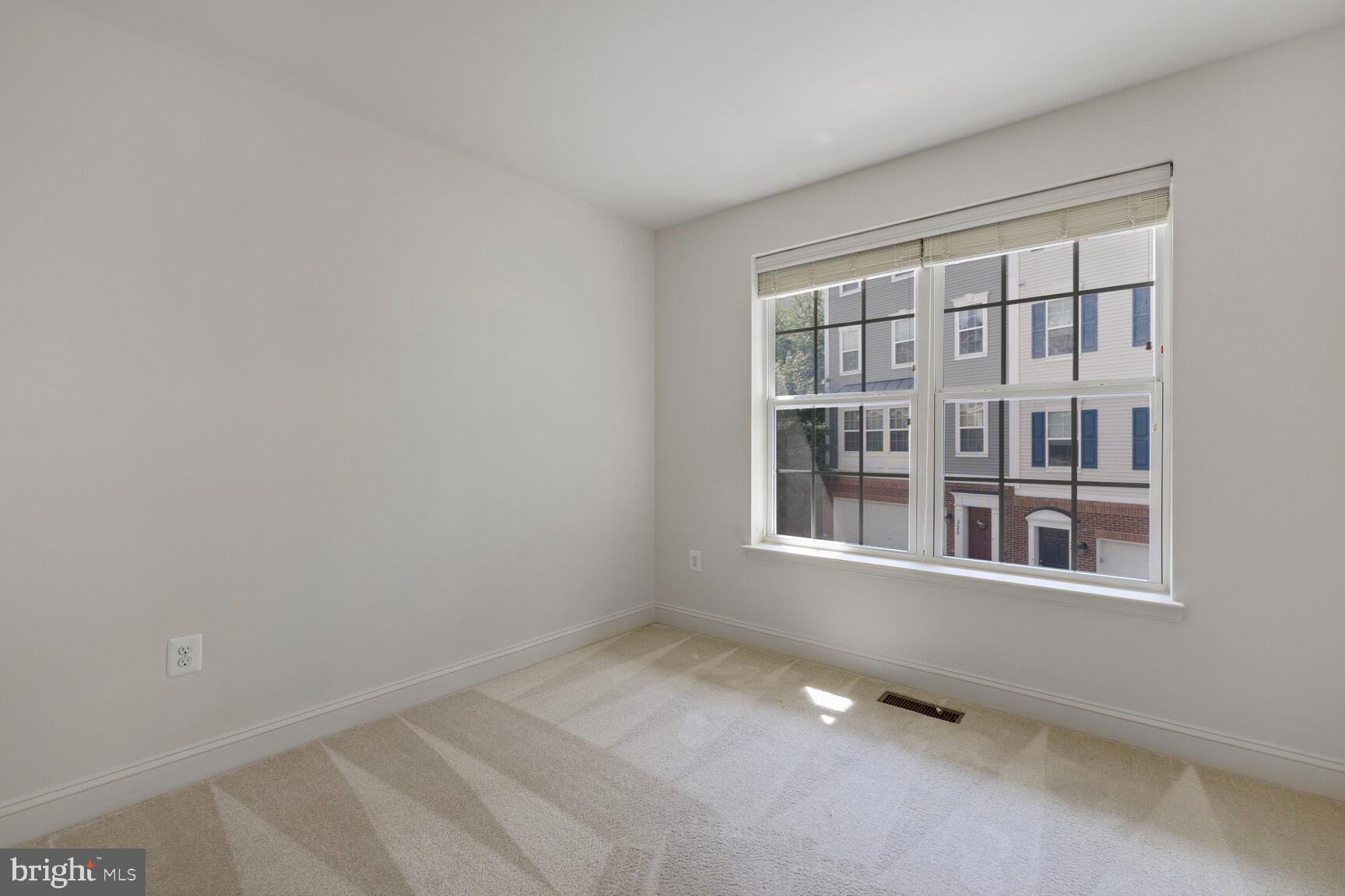 SUMMIT CROSSING CODM - Residential Lease