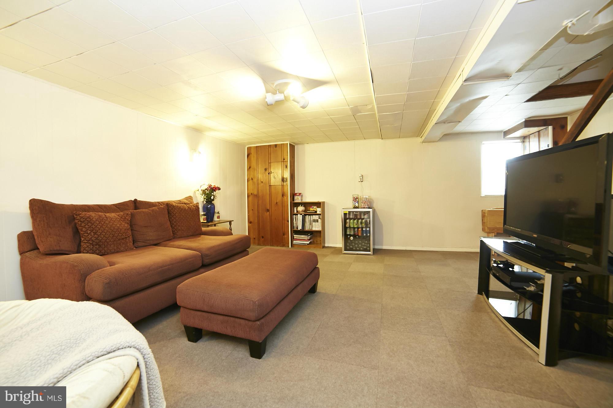 WEST HILLS - Residential