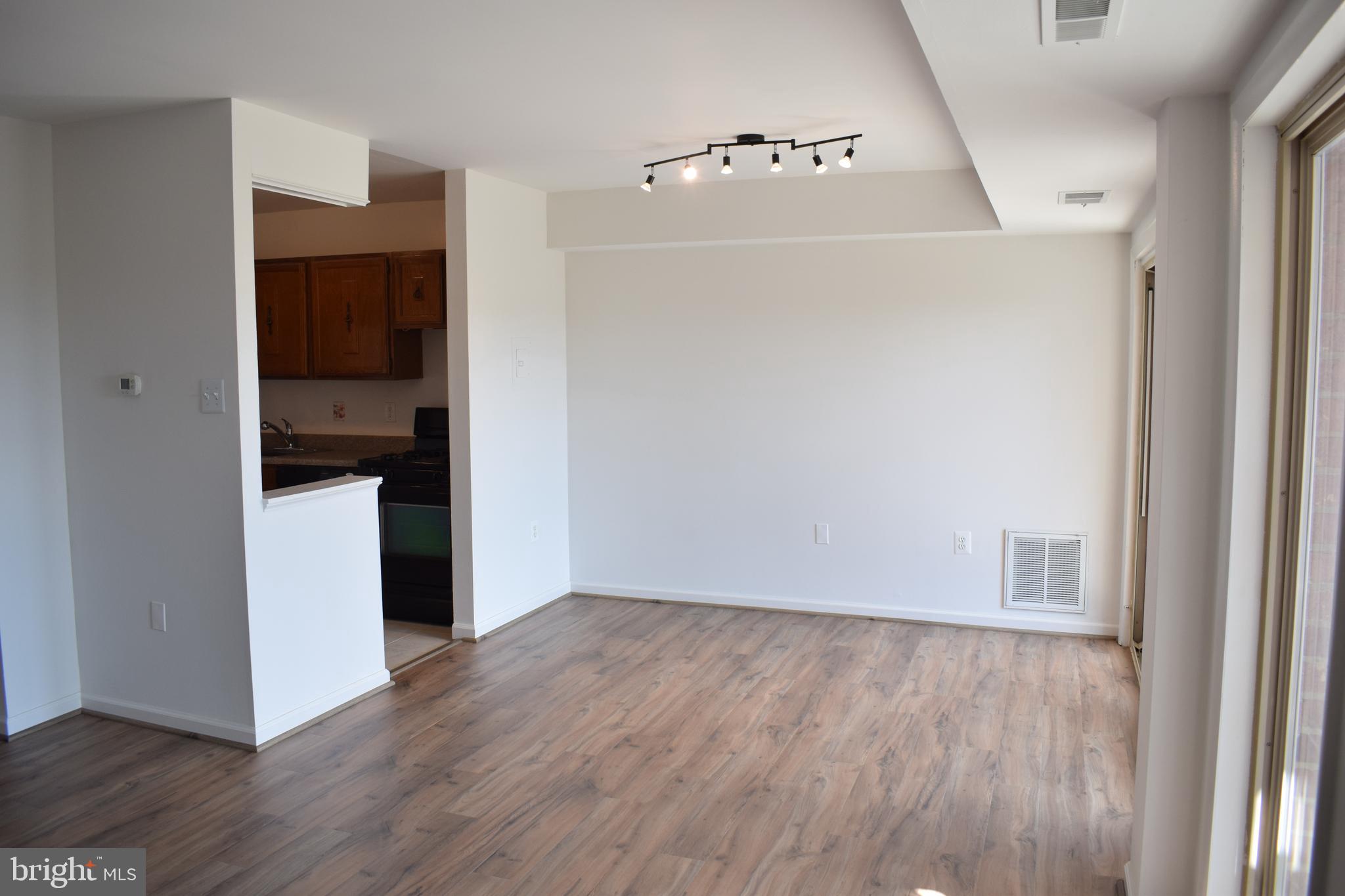 WAPLETON CONDOMINIUM - Residential Lease