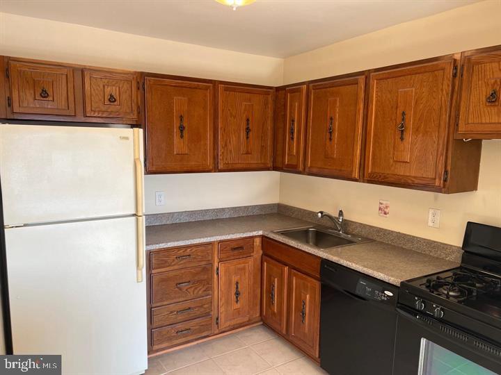 WAPLETON CONDOMINIUM - Residential Lease