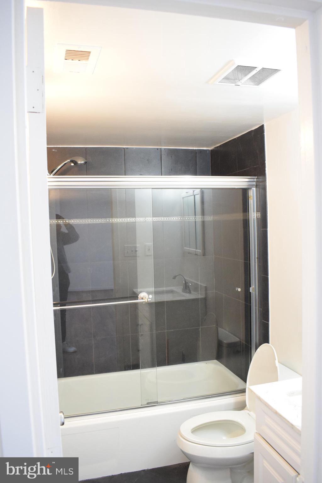 WAPLETON CONDOMINIUM - Residential Lease