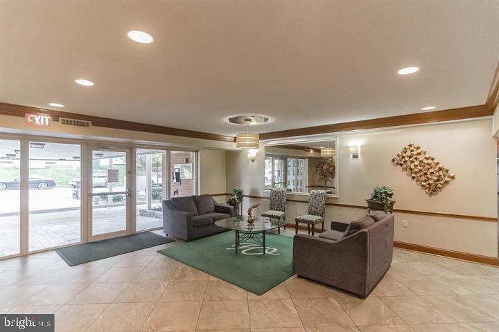 WAPLETON CONDOMINIUM - Residential Lease