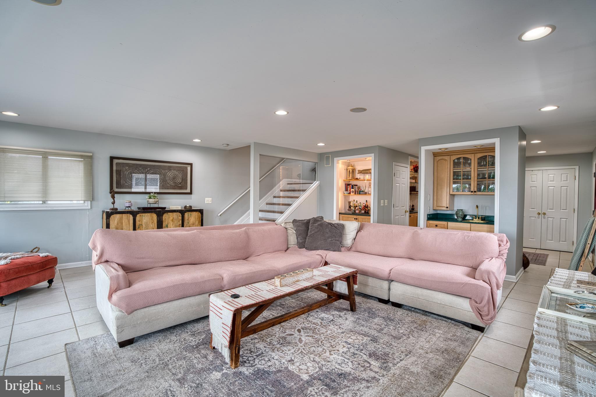 MIDDLE RIVER - Residential